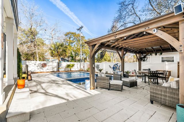 628 1st Ave. N, Surfside Beach, SC 29575