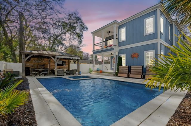 628 1st Ave. N, Surfside Beach, SC 29575