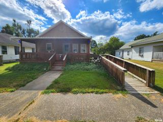 413 N 8TH Street, Herrin, IL 62948
