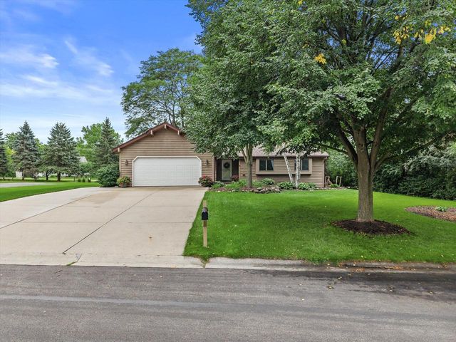 N104W16845 Thornapple ROW, Germantown, WI 53022