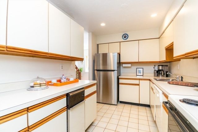 1307 Lagrange 1307, Boston, MA 02467