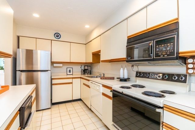 1307 Lagrange 1307, Boston, MA 02467