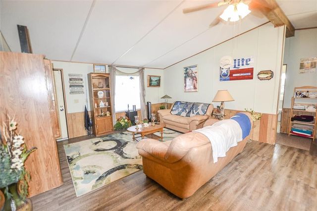 253 Windwood Drive, Livingston, TX 77351