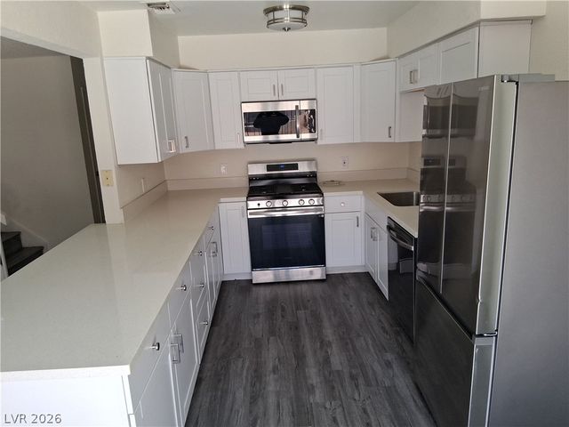1722 East University Avenue 5, Las Vegas, NV 89119