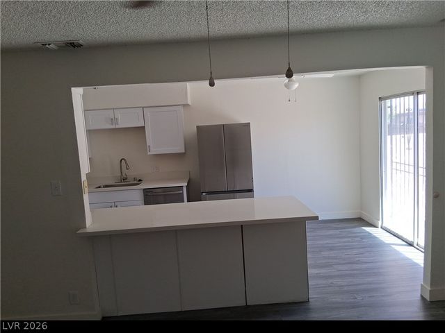 1722 East University Avenue 5, Las Vegas, NV 89119