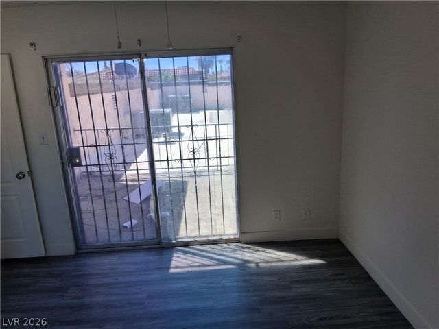 1722 East University Avenue 5, Las Vegas, NV 89119