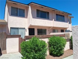 1722 East University Avenue 5, Las Vegas, NV 89119