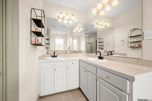 2715 Boudreaux Ave, Zachary, LA 70791