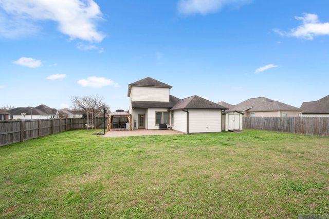 2715 Boudreaux Ave, Zachary, LA 70791