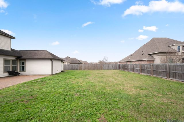 2715 Boudreaux Ave, Zachary, LA 70791