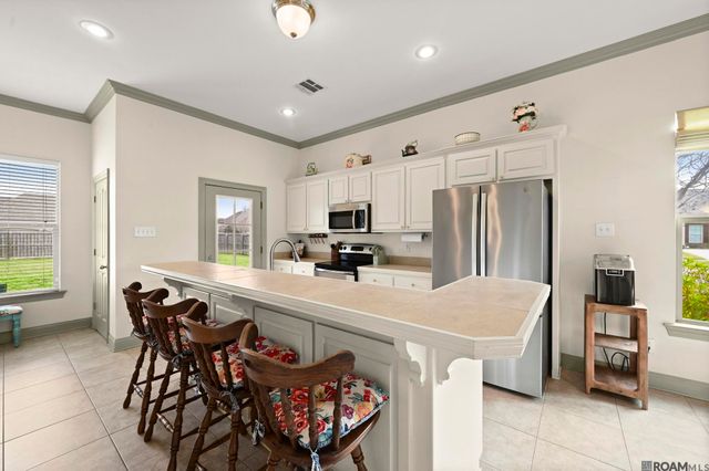 2715 Boudreaux Ave, Zachary, LA 70791