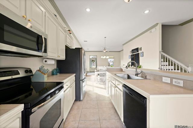 2715 Boudreaux Ave, Zachary, LA 70791