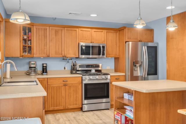 50 Serpentine Drive E, Bayville, NJ 08721