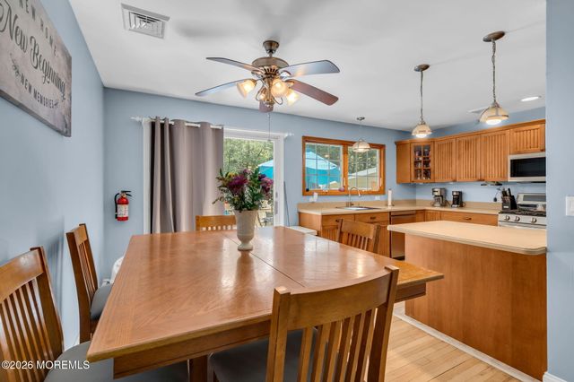 50 Serpentine Drive E, Bayville, NJ 08721