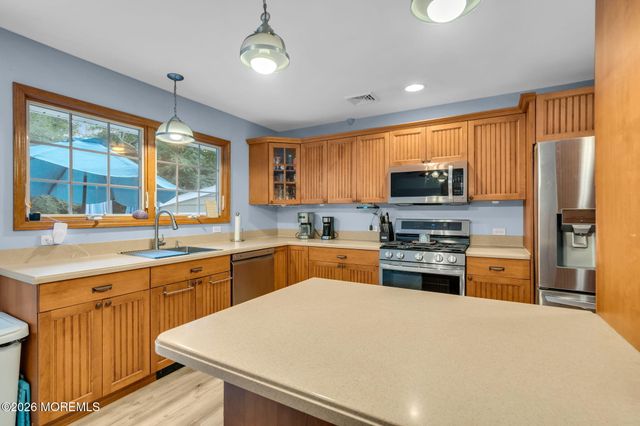 50 Serpentine Drive E, Bayville, NJ 08721
