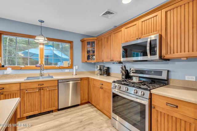 50 Serpentine Drive E, Bayville, NJ 08721