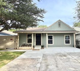 10022 Amber Field, San Antonio, TX 78245
