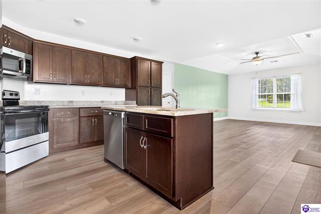 6713 Eagle Wood Drive, Louisville, KY 40272