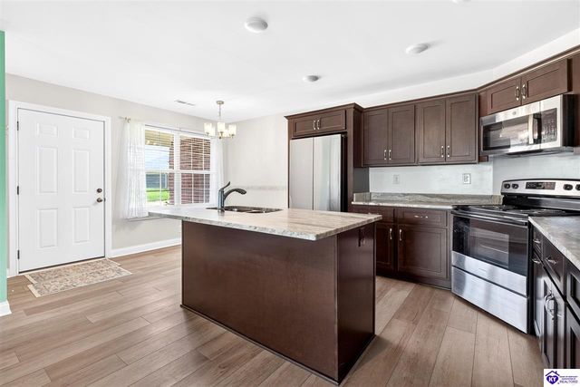 6713 Eagle Wood Drive, Louisville, KY 40272