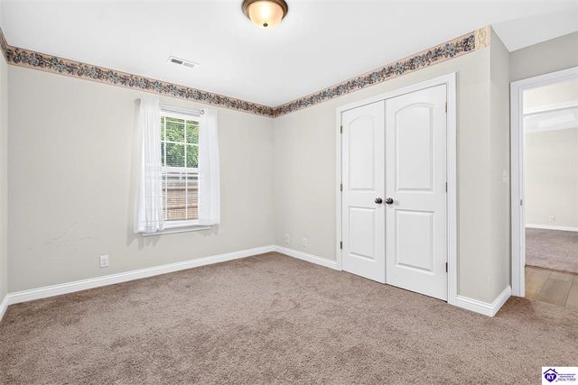 6713 Eagle Wood Drive, Louisville, KY 40272
