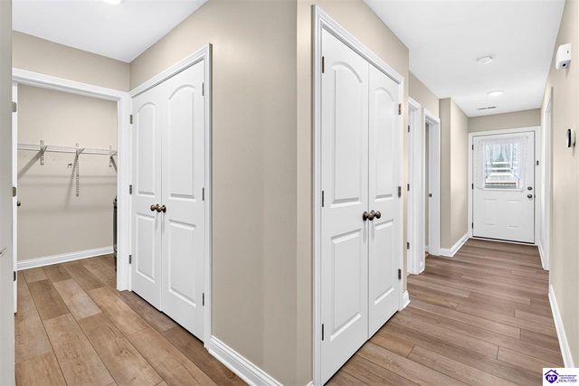 6713 Eagle Wood Drive, Louisville, KY 40272