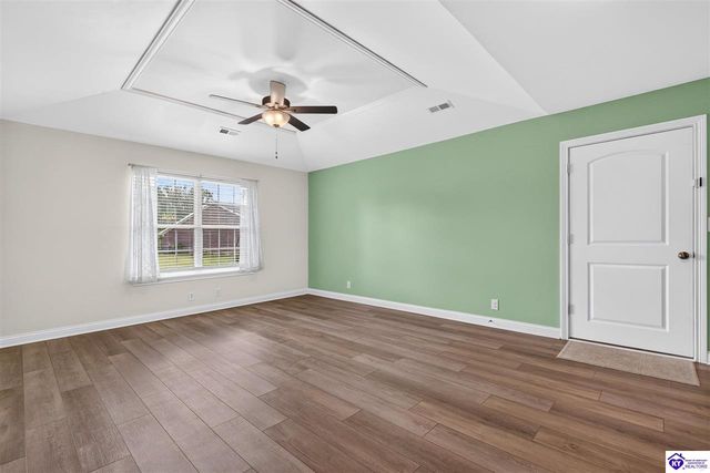 6713 Eagle Wood Drive, Louisville, KY 40272