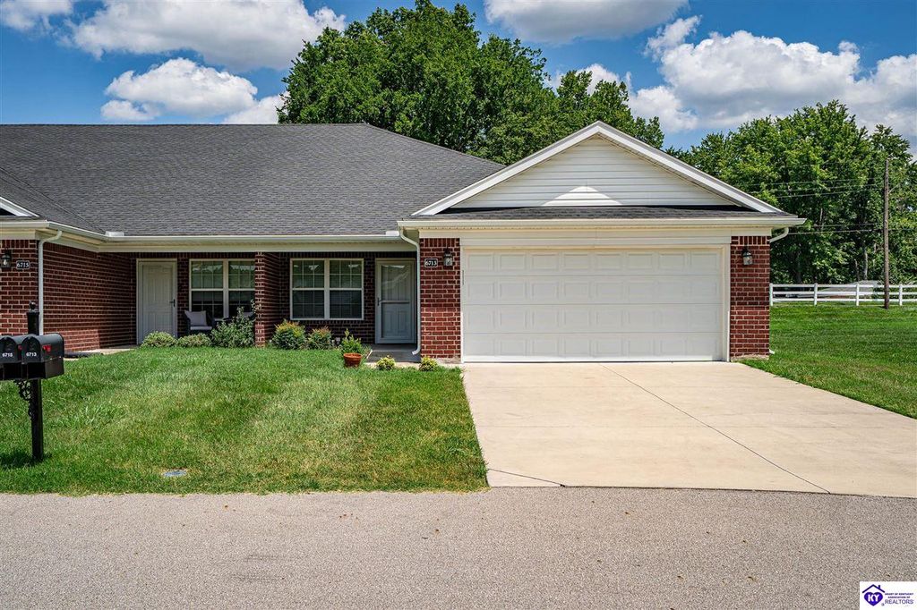 6713 Eagle Wood Drive, Louisville, KY 40272