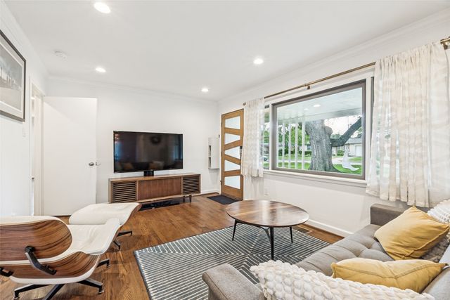 214 Leda Drive, Dallas, TX 75218