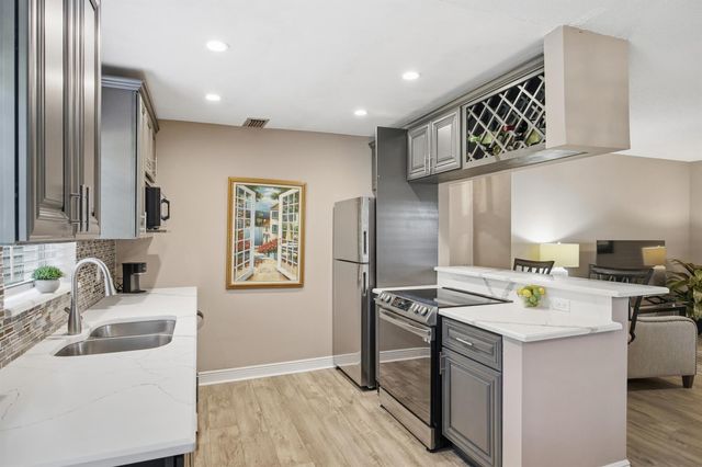 2929 SE Ocean Boulevard 103-5, Stuart, FL 34996