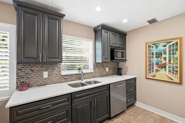 2929 SE Ocean Boulevard 103-5, Stuart, FL 34996