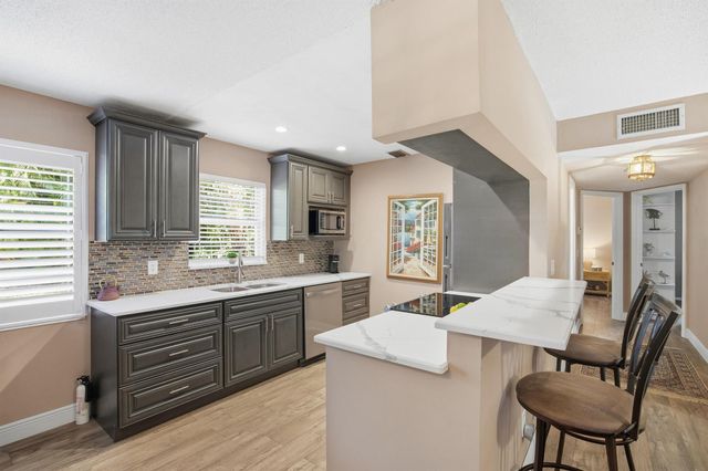 2929 SE Ocean Boulevard 103-5, Stuart, FL 34996