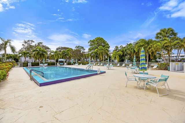 2929 SE Ocean Boulevard 103-5, Stuart, FL 34996