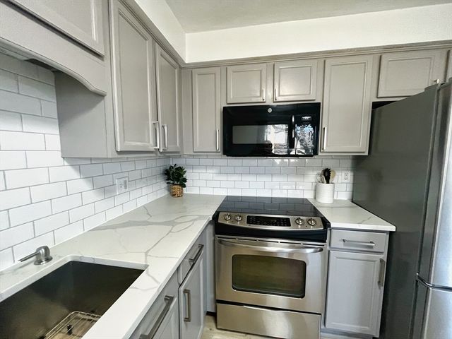 1302 Lewis O Gray Dr 1302, Saugus, MA 01906