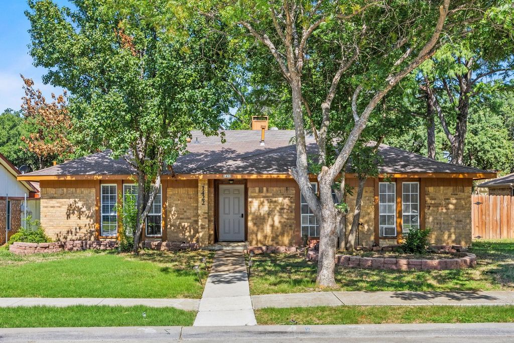 1422 Westwood Drive, Lewisville, TX 75067