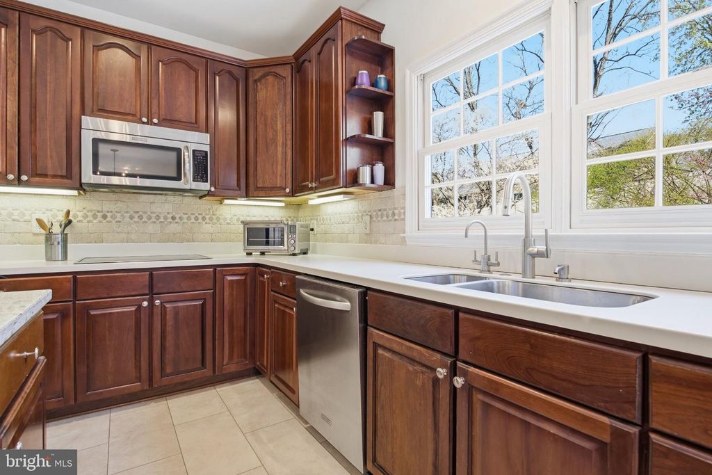 Image 13 of property listing at 110 WESTHOLME LN, Severna Park, MD 21146