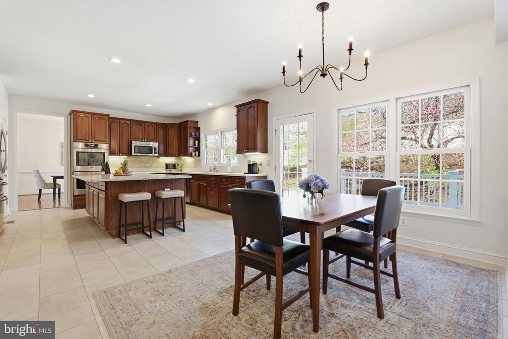 Image 16 of property listing at 110 WESTHOLME LN, Severna Park, MD 21146