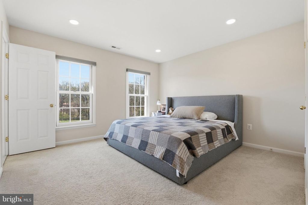 Image 31 of property listing at 110 WESTHOLME LN, Severna Park, MD 21146