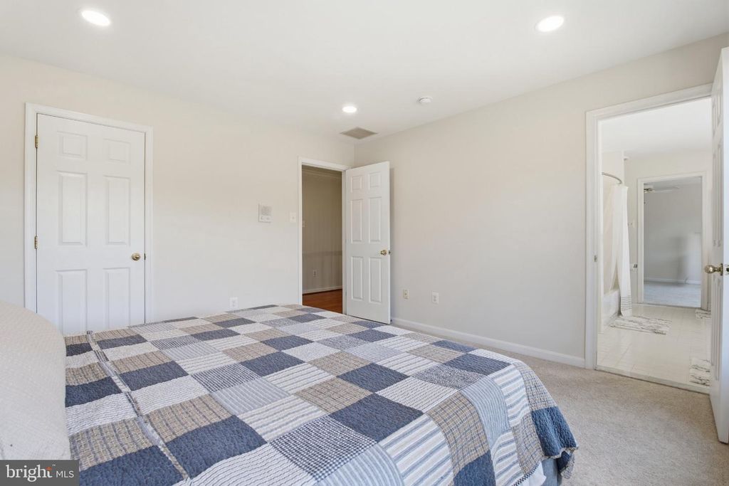 Image 32 of property listing at 110 WESTHOLME LN, Severna Park, MD 21146