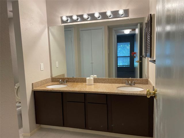 7950 N Stadium Drive 210, Houston, TX 77030