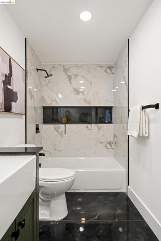 4006 Carrington St, Oakland, CA 94601