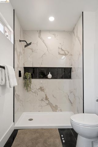 4006 Carrington St, Oakland, CA 94601