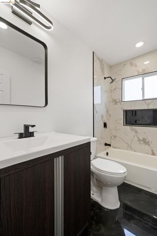 4006 Carrington St, Oakland, CA 94601
