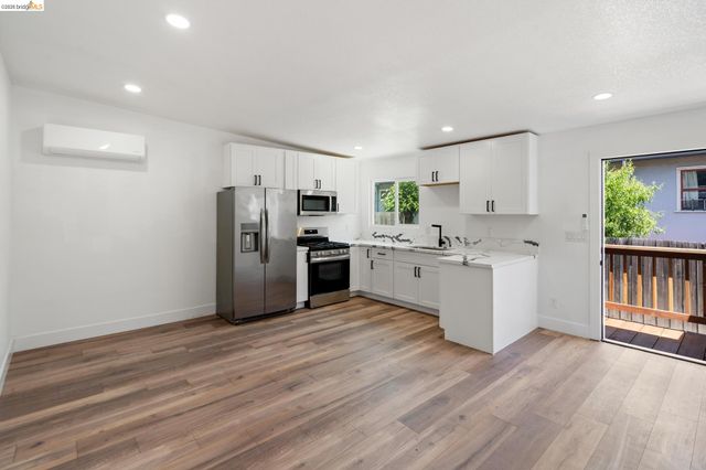 4006 Carrington St, Oakland, CA 94601