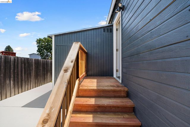 4006 Carrington St, Oakland, CA 94601