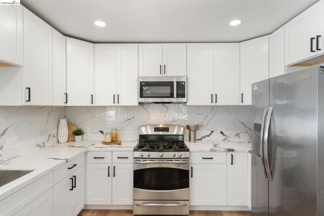 4006 Carrington St, Oakland, CA 94601