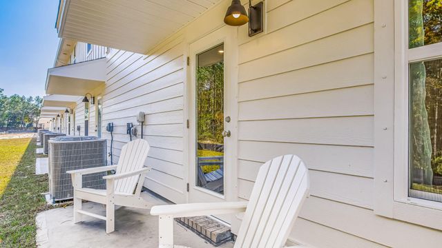 37 Hatten Court, Mary Esther, FL 32569