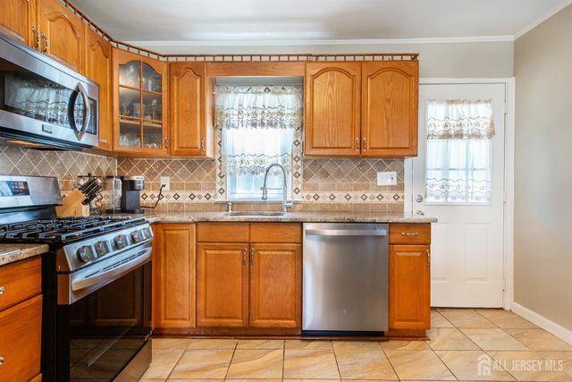 146 Giles Avenue, Middlesex, NJ 08846