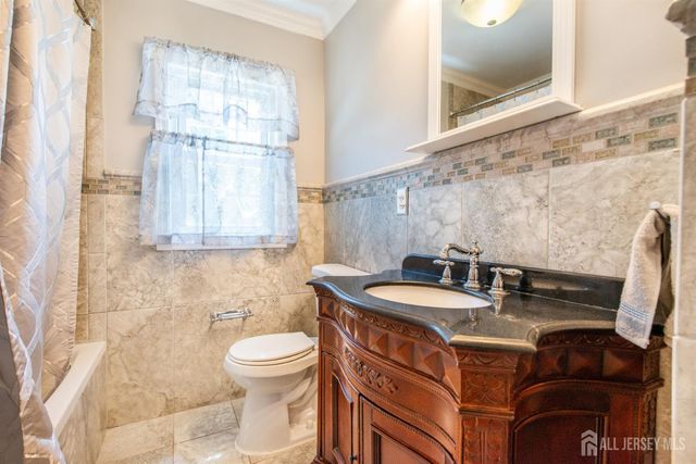 146 Giles Avenue, Middlesex, NJ 08846