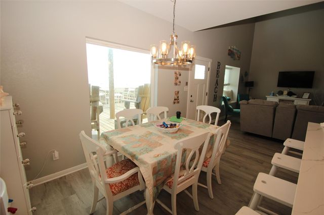 1648 Sandpebble Place, Surfside Beach, TX 77541