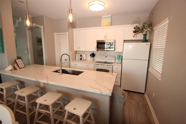 1648 Sandpebble Place, Surfside Beach, TX 77541